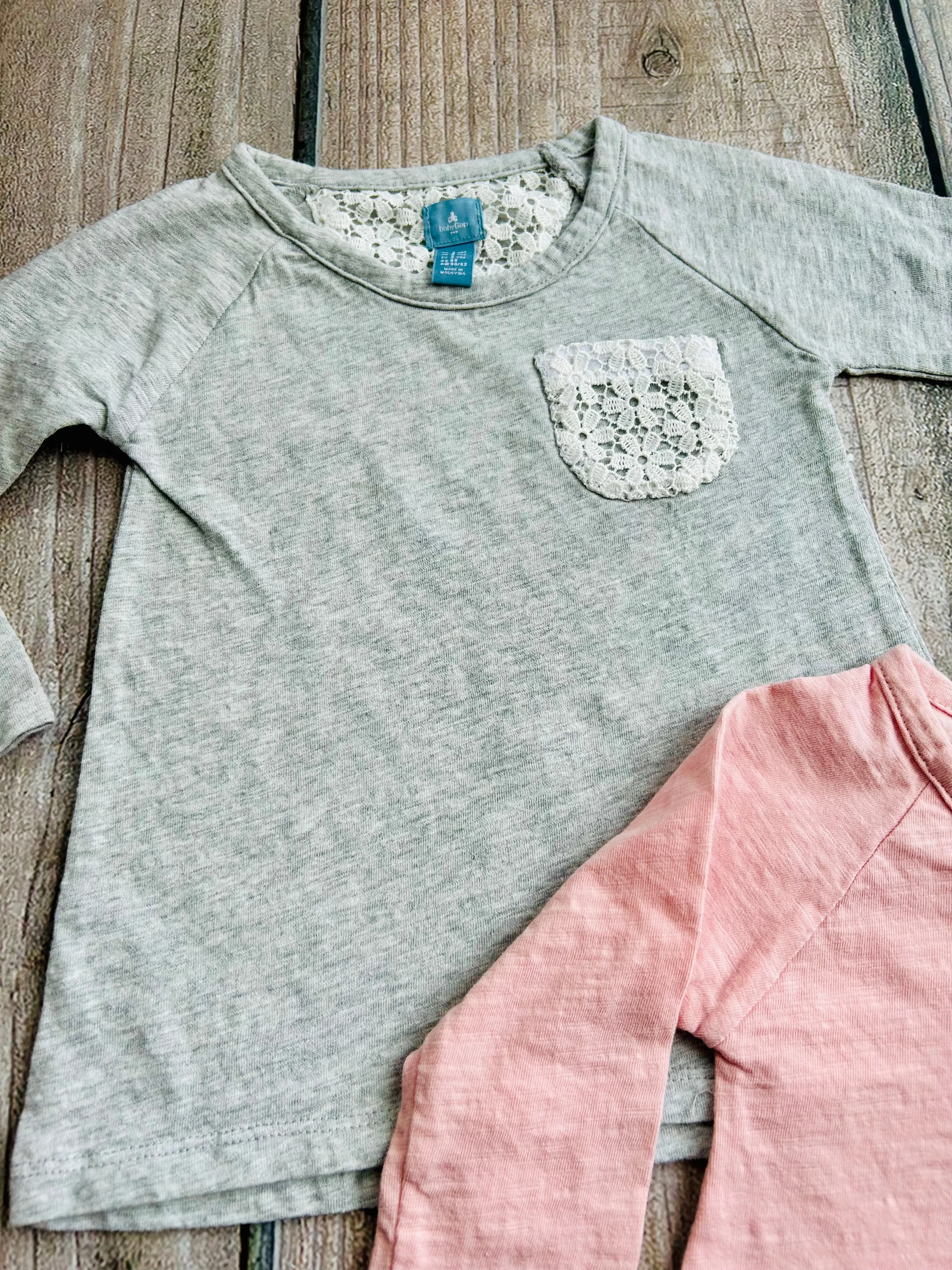 BabyGap size 2T & 3T girls crochet lace pocket tops bundle, grey and light pink, Kids 2T