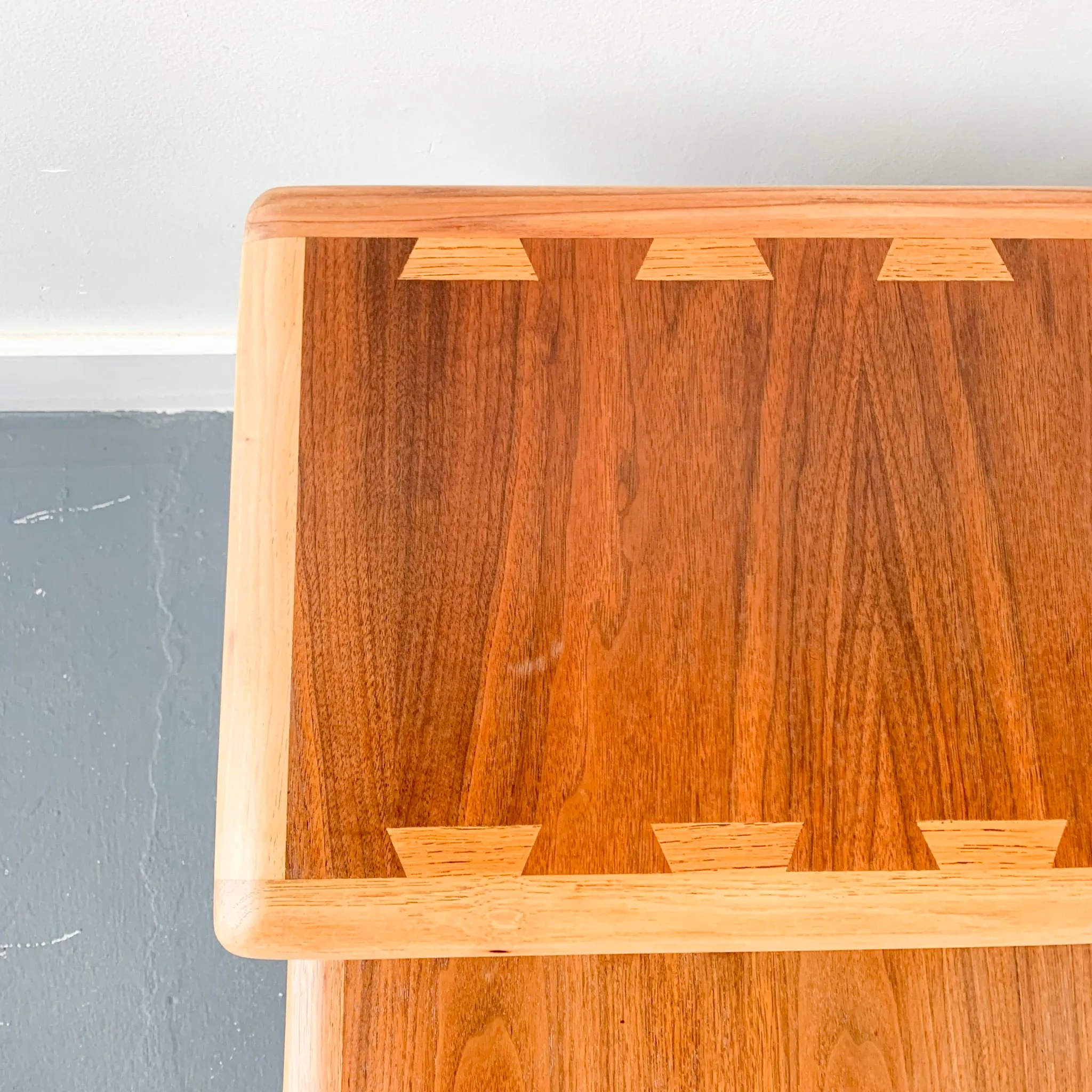 Pair of Lane Acclaim End Tables
