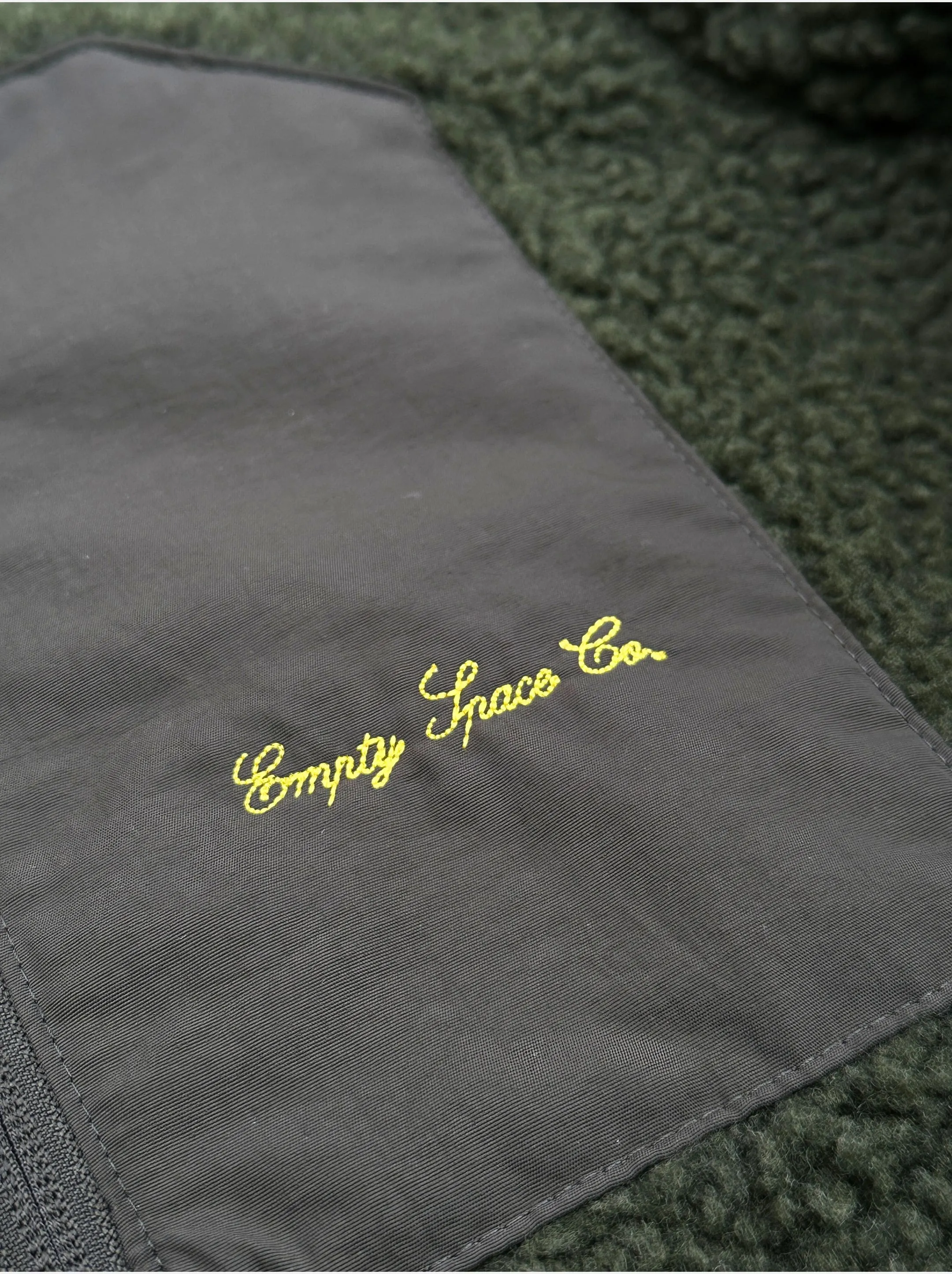 WORLD FLEECE VEST - KHAKI
