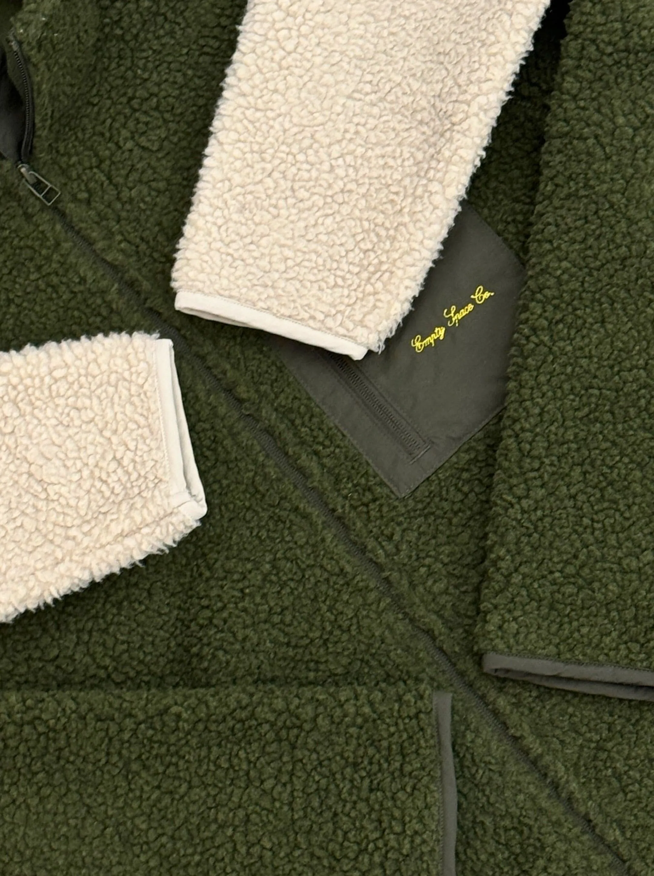 WORLD FLEECE VEST - KHAKI