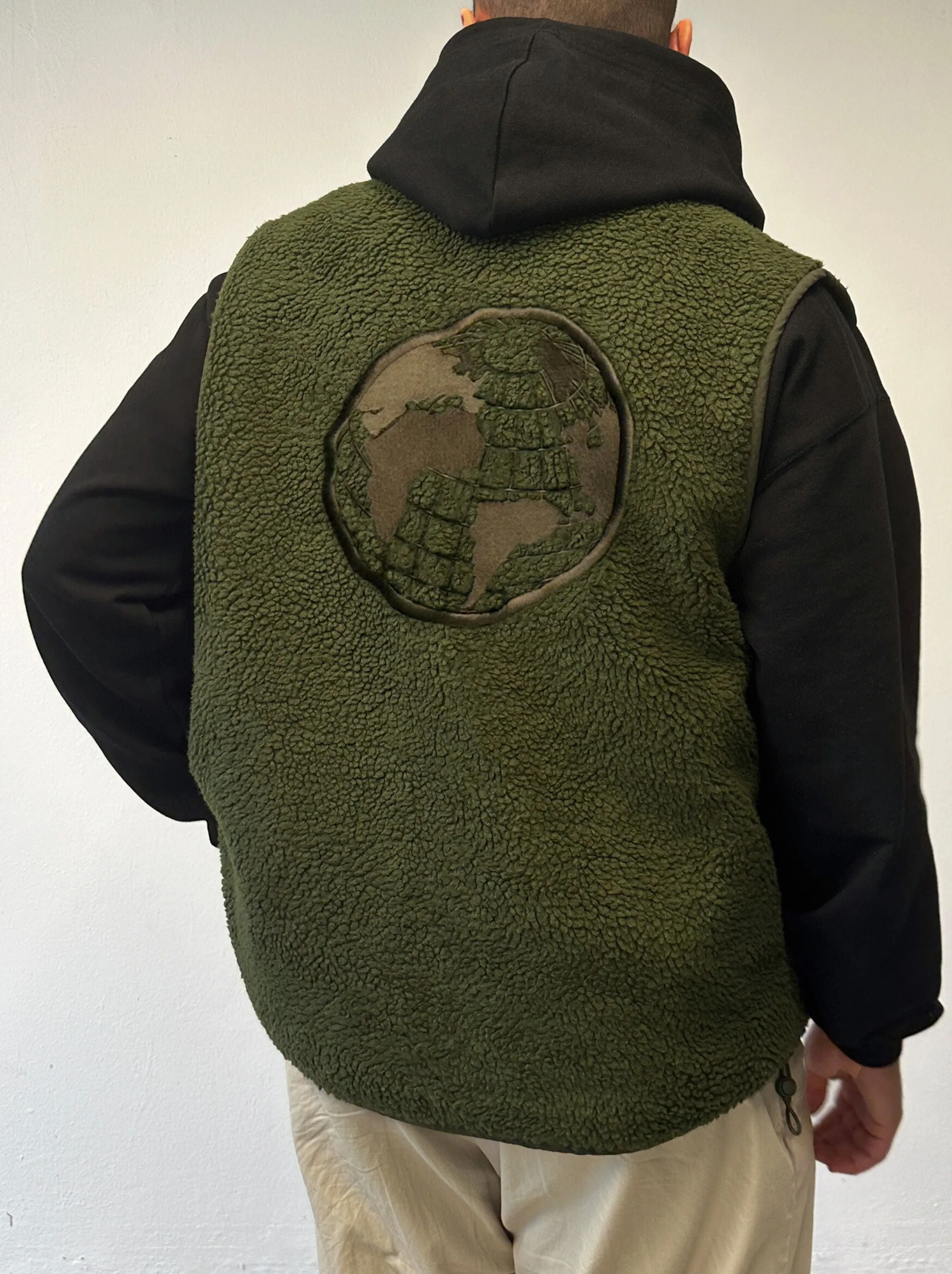 WORLD FLEECE VEST - KHAKI